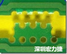 郵票孔設計較佳，分板后雖然也有毛邊產生，但大體所有的毛邊都可以平整于成型線以內，不致造成組裝的干涉。