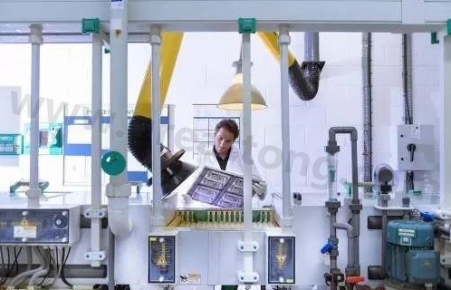 理想狀態下自動化生產線大約能節省傳統企業50%的人力成本，良率可提升至98%。